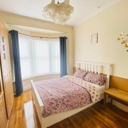 Entire 4 Bedroom House - Ev Point & Free Parking Ливерпуль Экстерьер фото