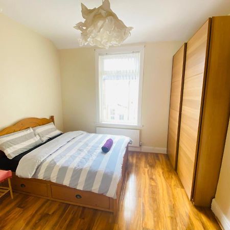 Entire 4 Bedroom House - Ev Point & Free Parking Ливерпуль Экстерьер фото