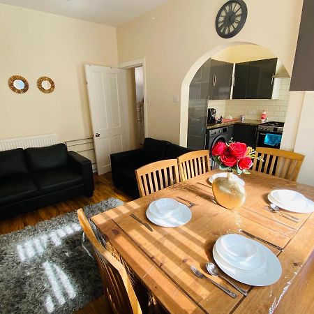 Entire 4 Bedroom House - Ev Point & Free Parking Ливерпуль Экстерьер фото