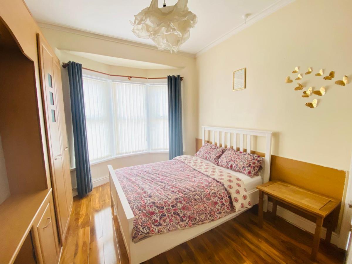 Entire 4 Bedroom House - Ev Point & Free Parking Ливерпуль Экстерьер фото
